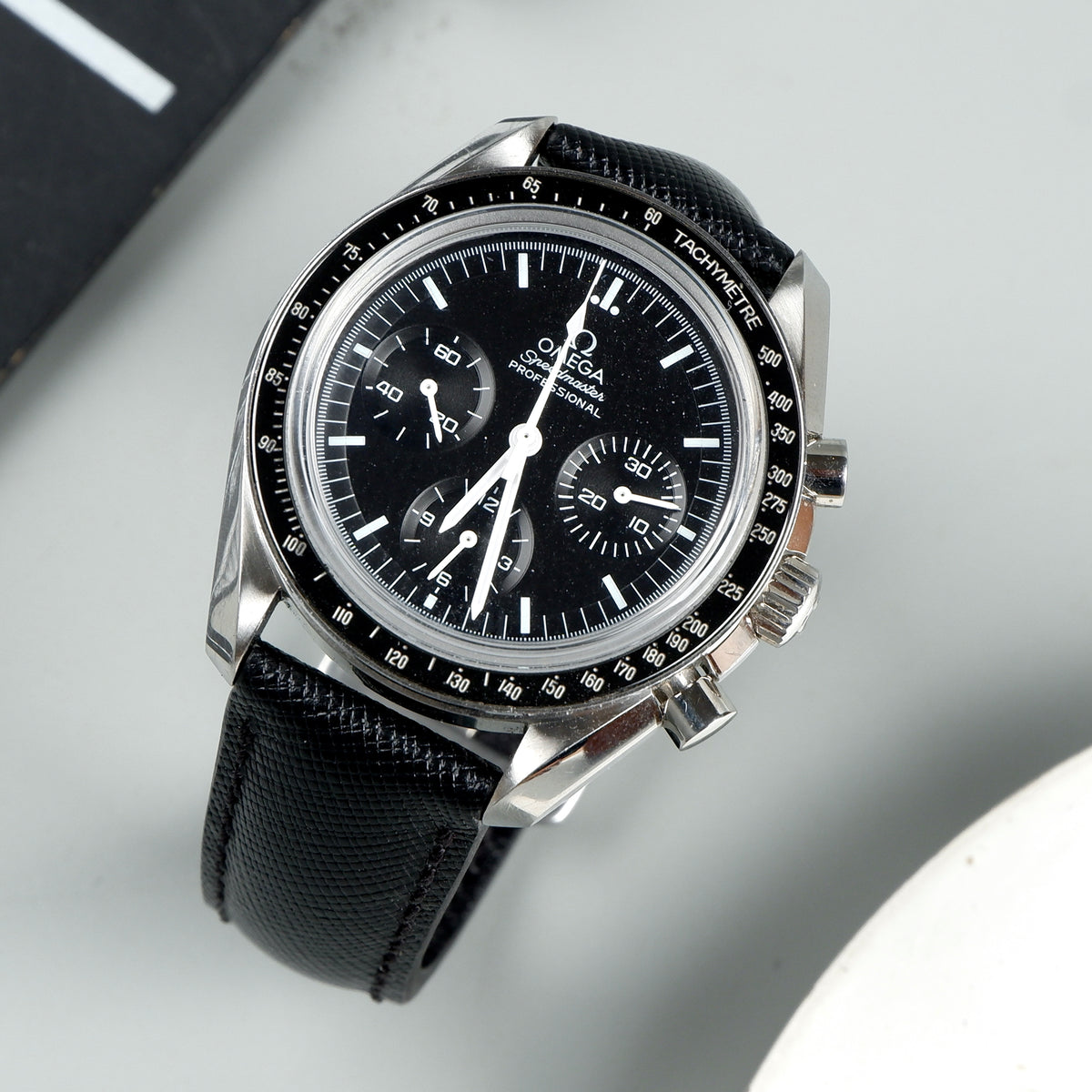 OMEGA Moonwatch ブラック ラバーベルト Omega Speedmaster Moonwatch Straps - Saffiano Black – Liger