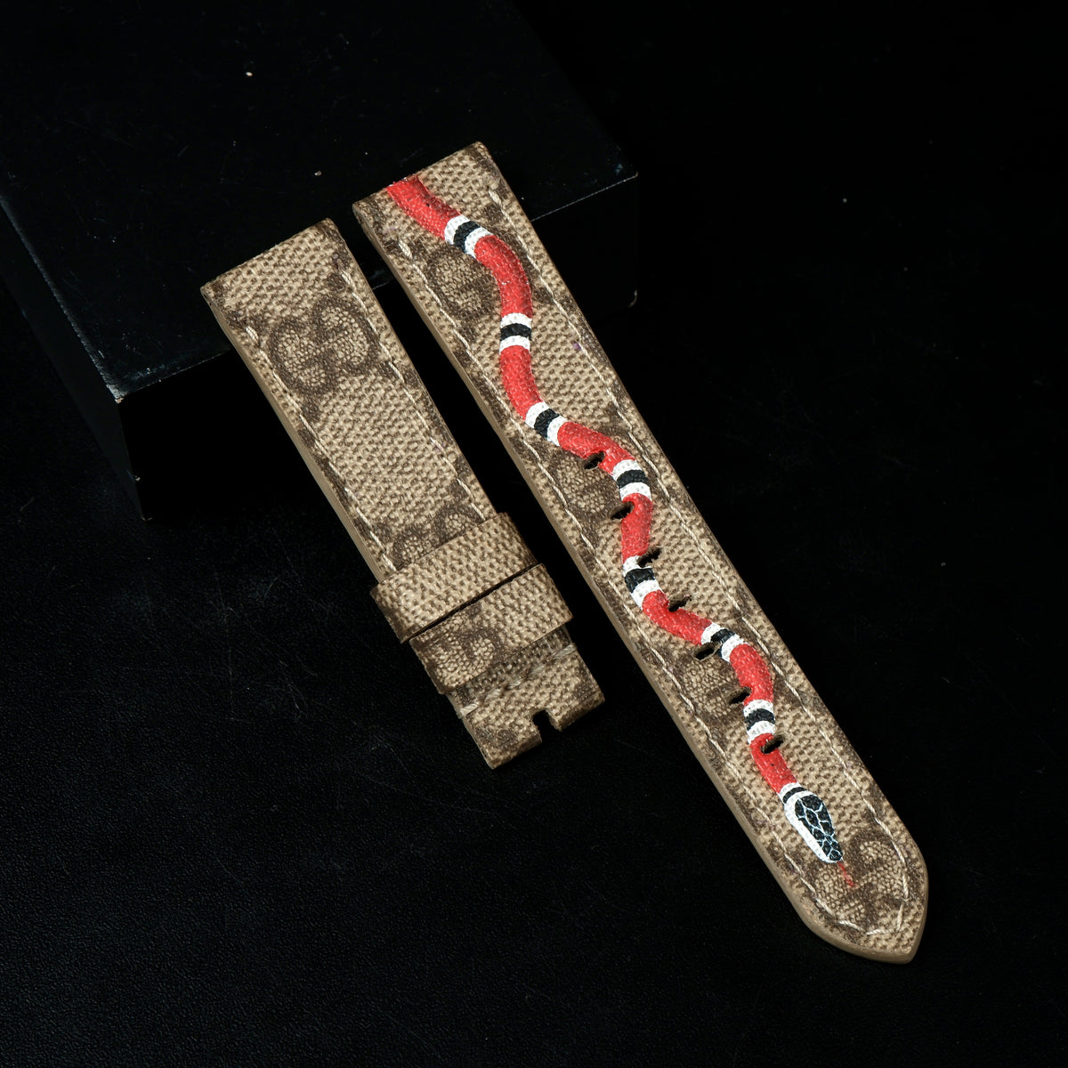 Gucci snake 2025 watch band