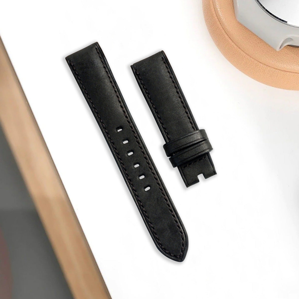 BEAMS +【Unlikely】Tie Black Watch Stripe Alligator Leather Black strap QC138672 | Jaeger-LeCoultre