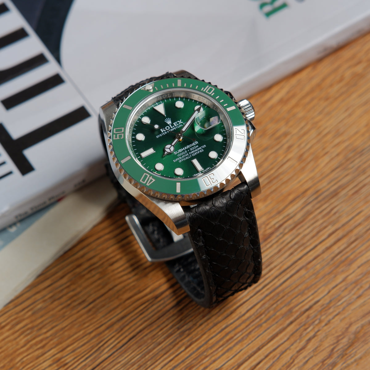 ROLEX SUBMARINER トラベルクロック グリーン Rolex Submariner Green Hulk Straps - Python Black – Liger Straps