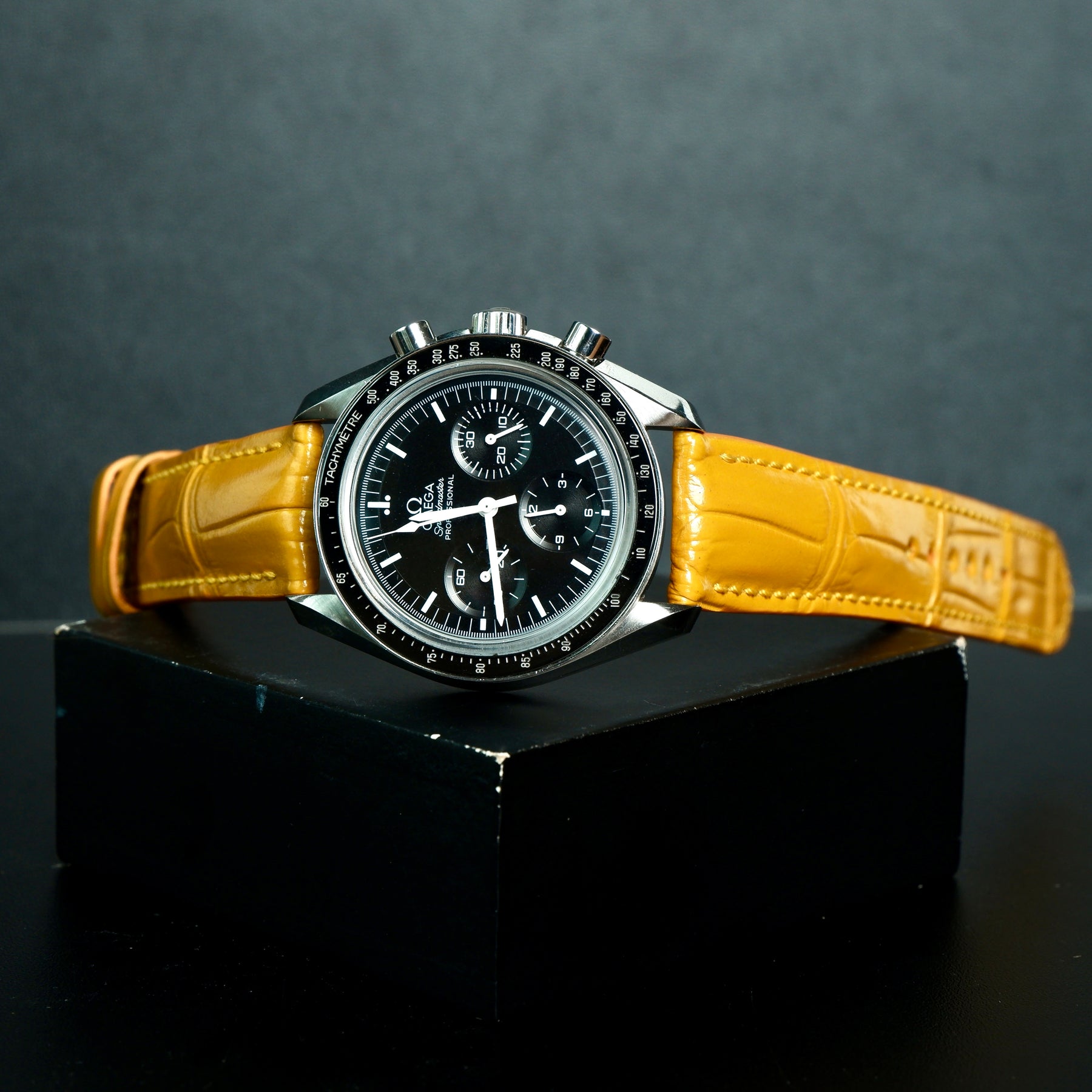 Omega speedmaster black online and yellow