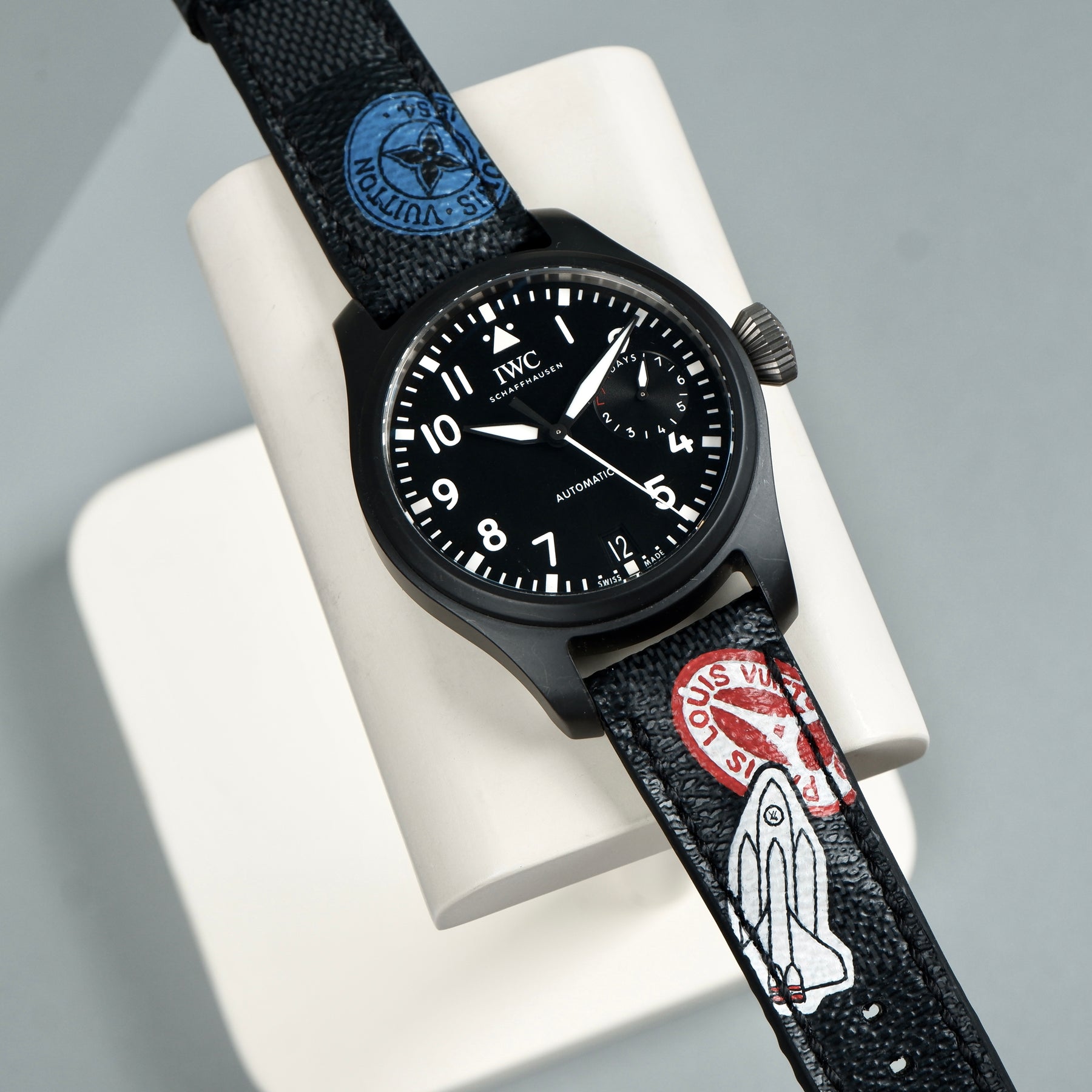 LOUIS VUITTON WORLD TOUR GRAPHITE LIMITED EDITION WATCH WITH EXTRA