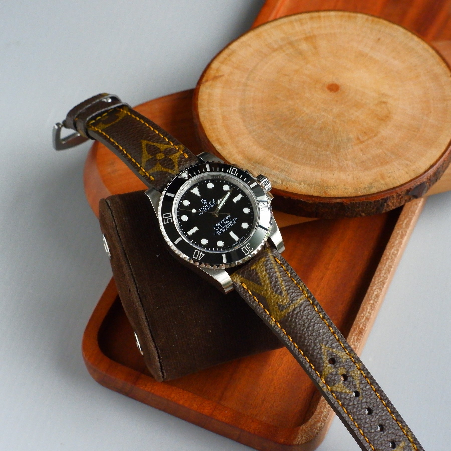 monogram vintage louis vuitton watch